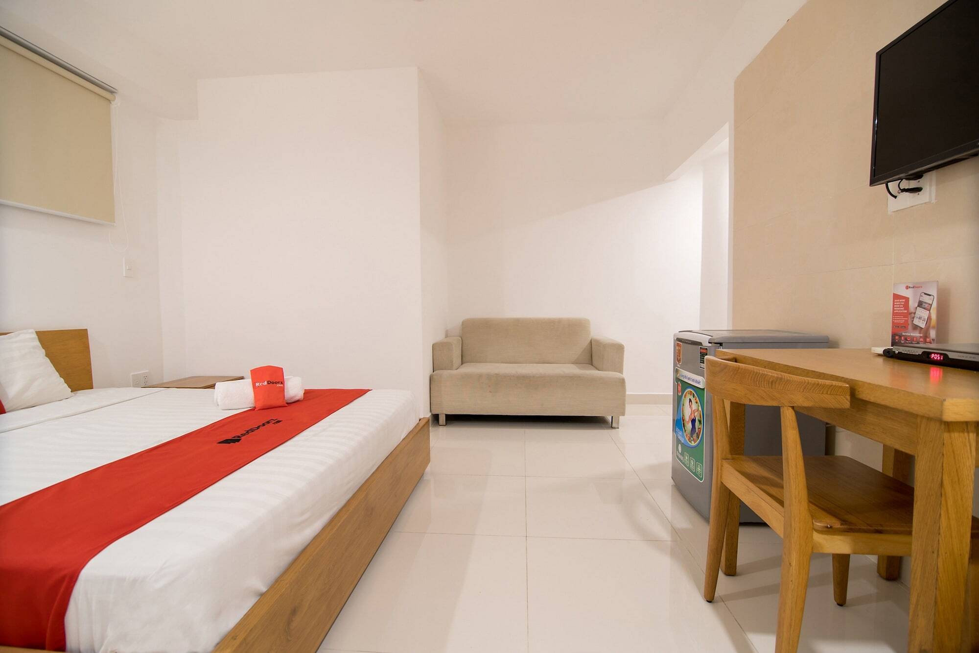 Reddoorz Plus Near Secc D7 Хошимин Экстерьер фото