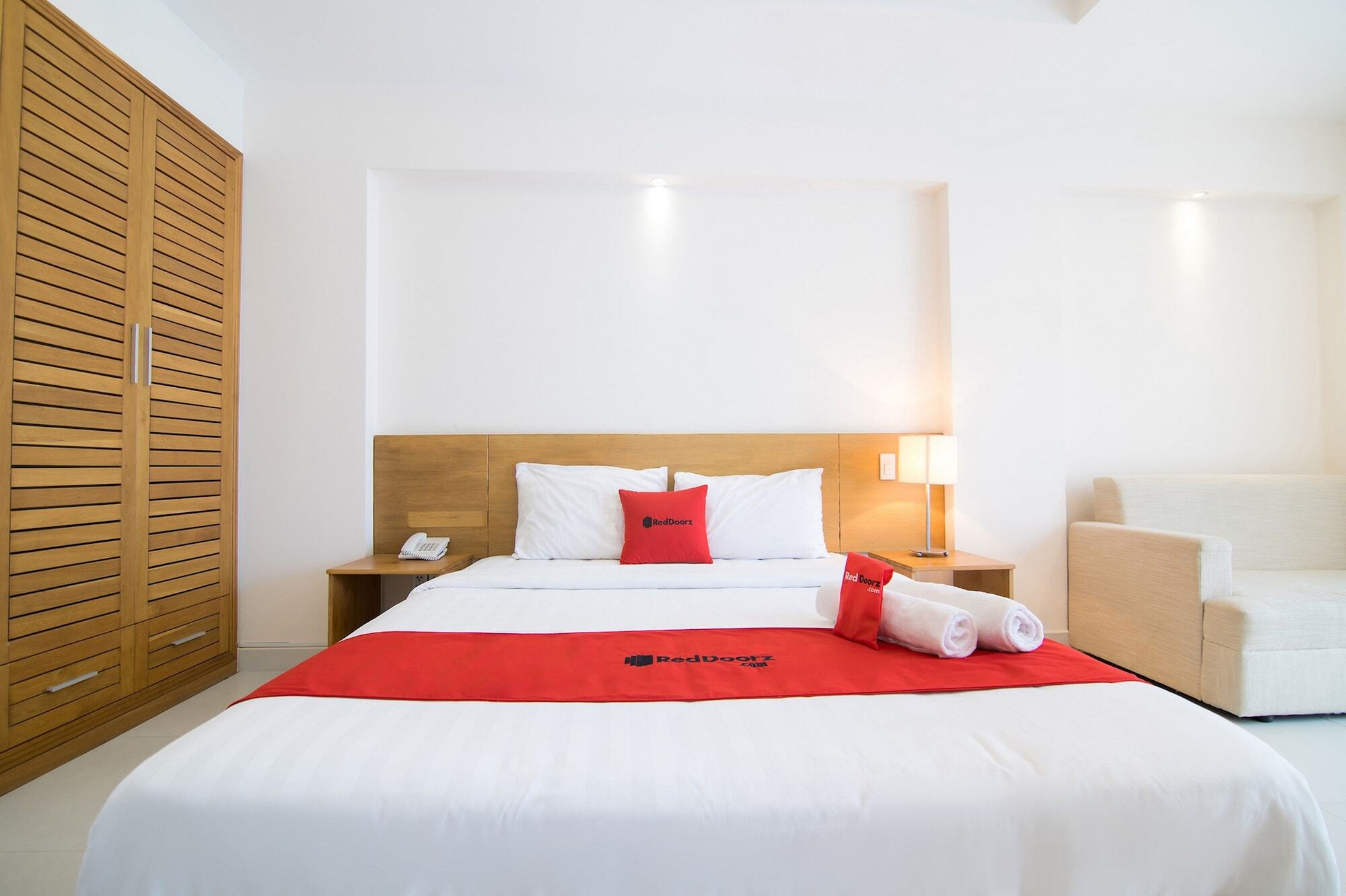 Reddoorz Plus Near Secc D7 Хошимин Экстерьер фото