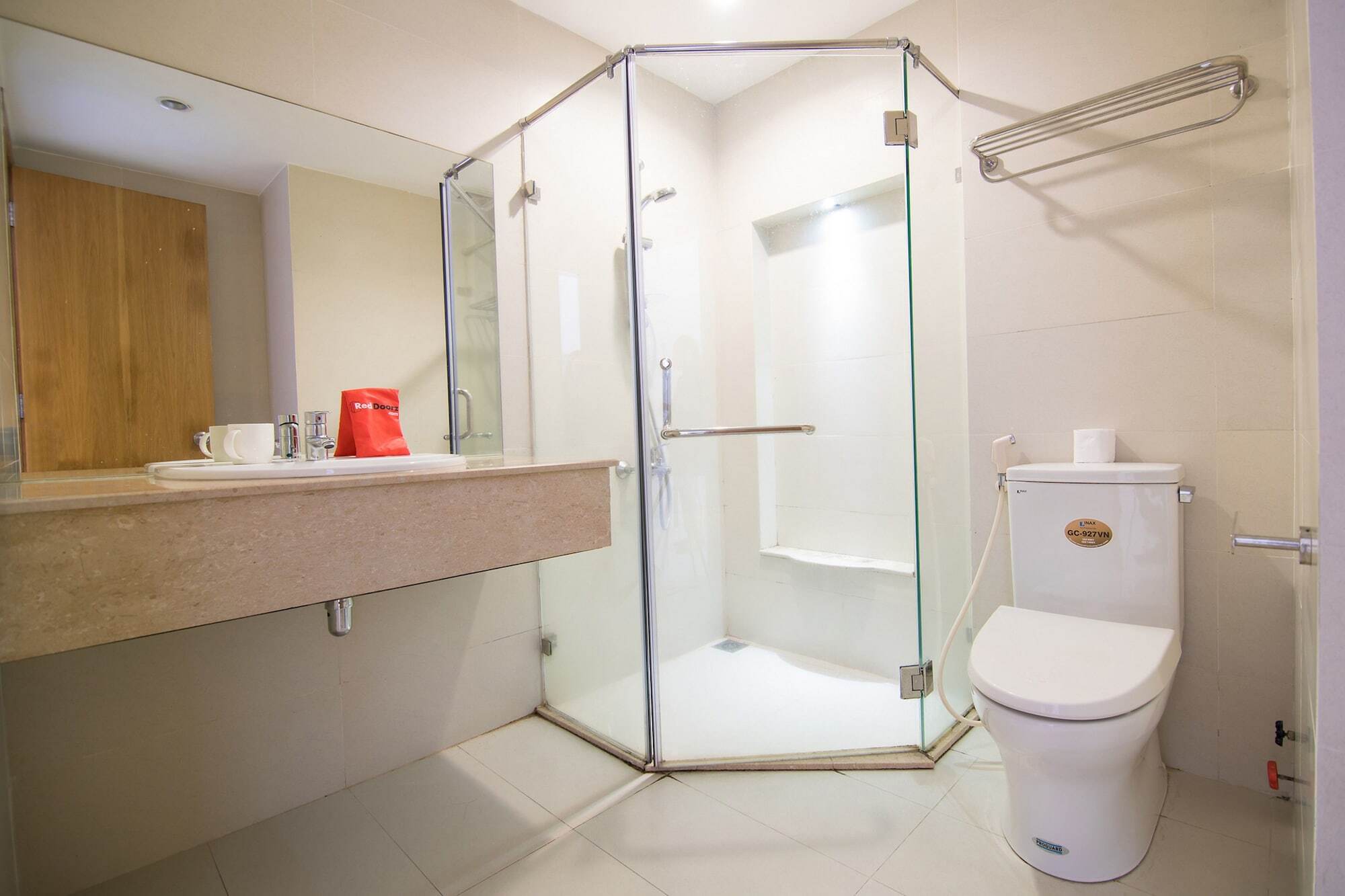 Reddoorz Plus Near Secc D7 Хошимин Экстерьер фото
